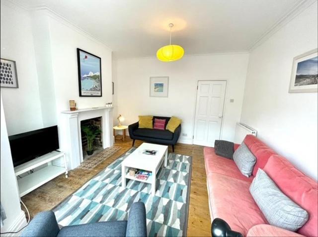 *Family Home In Mumbles. Close To The Beach* מראה חיצוני תמונה