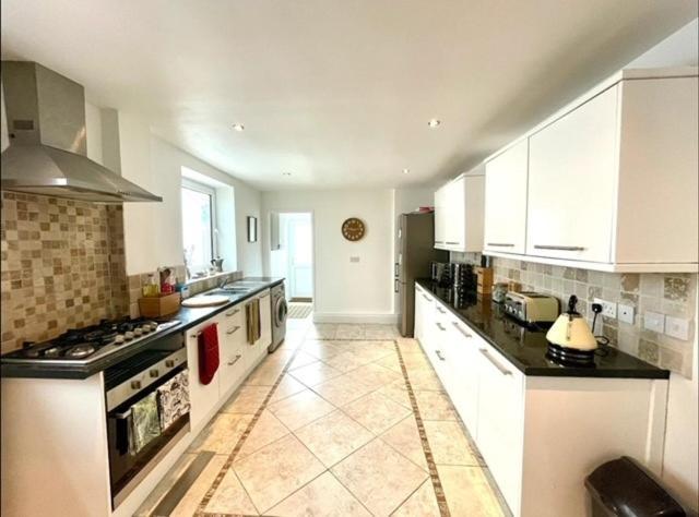 *Family Home In Mumbles. Close To The Beach* מראה חיצוני תמונה